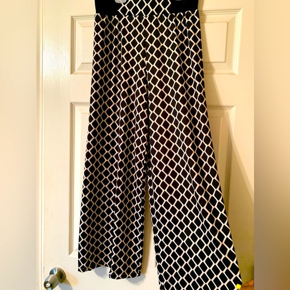 Wide Legs Pants - Picture 1 of 1